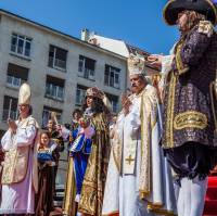 Korunovan slvnosti 2013 - kr Leopold I. s korunovanmi insgniami 